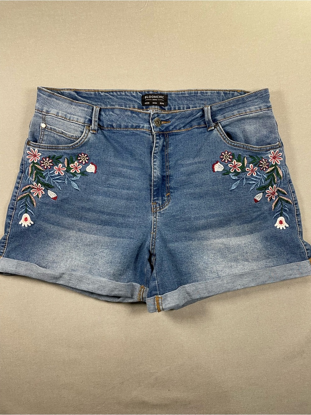 BloomChic Plus Size Floral Embroidered High Rise Stretchy Denim Shorts US 20